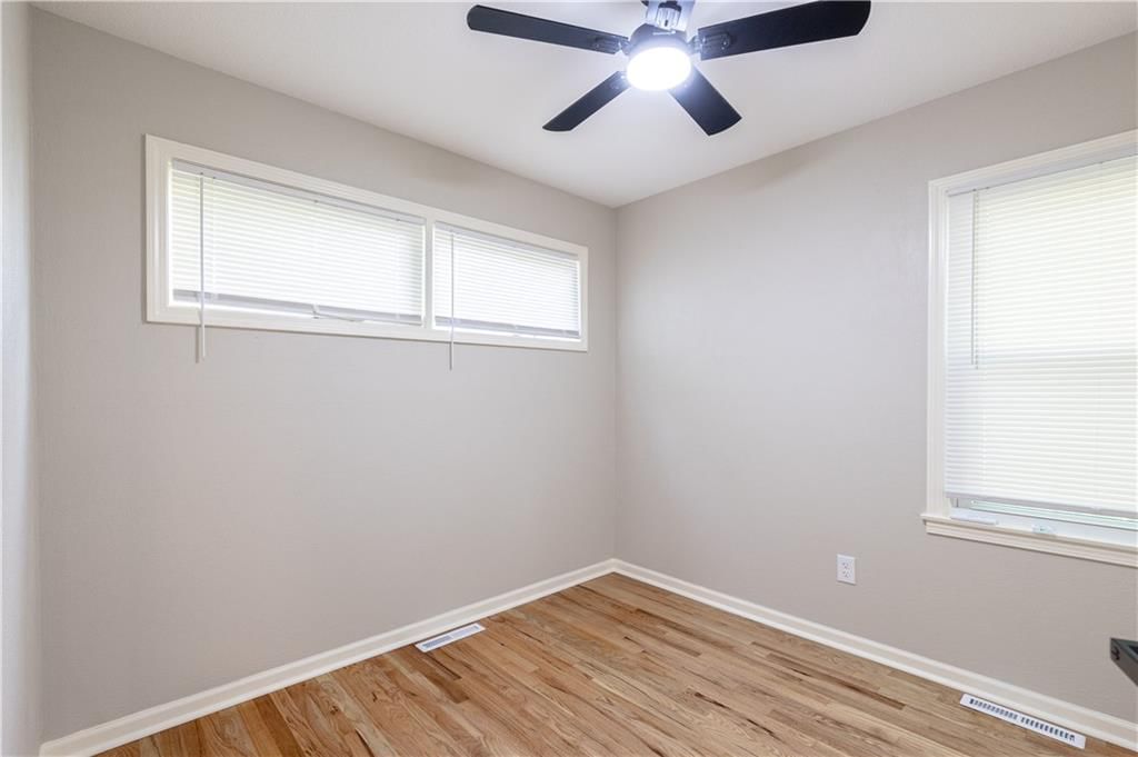 2901 N Spring Street — photo 18