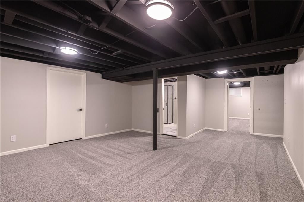 2901 N Spring Street — photo 19