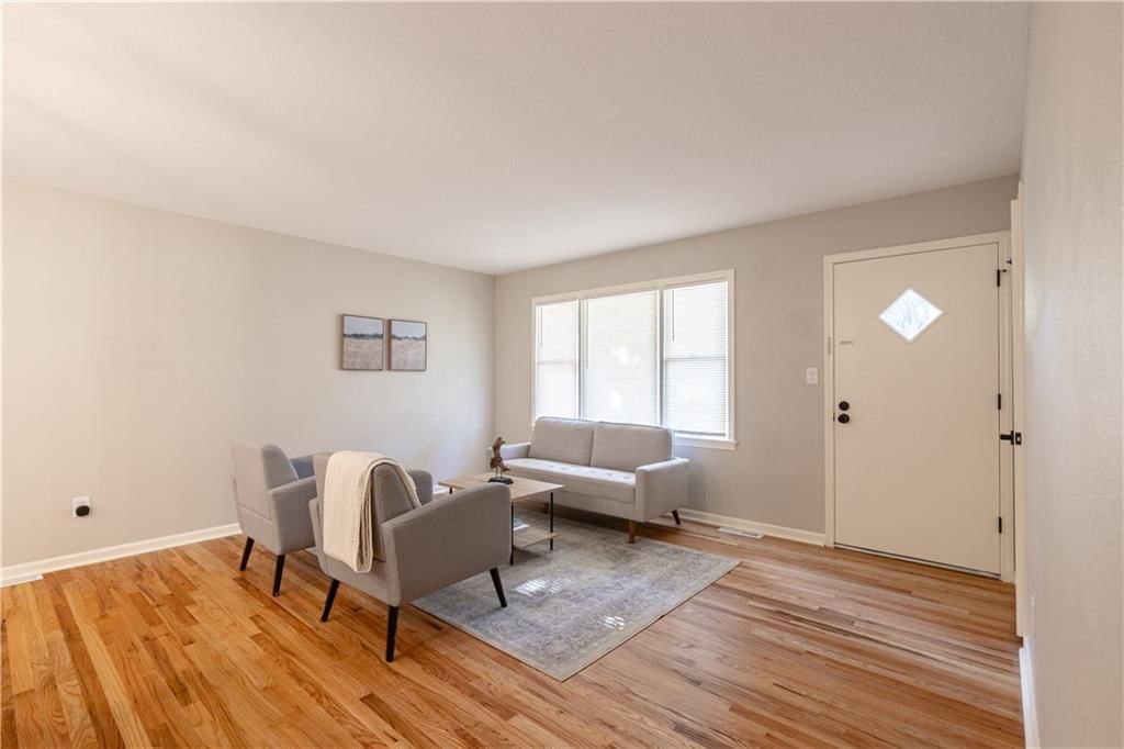 2901 N Spring Street — photo 3