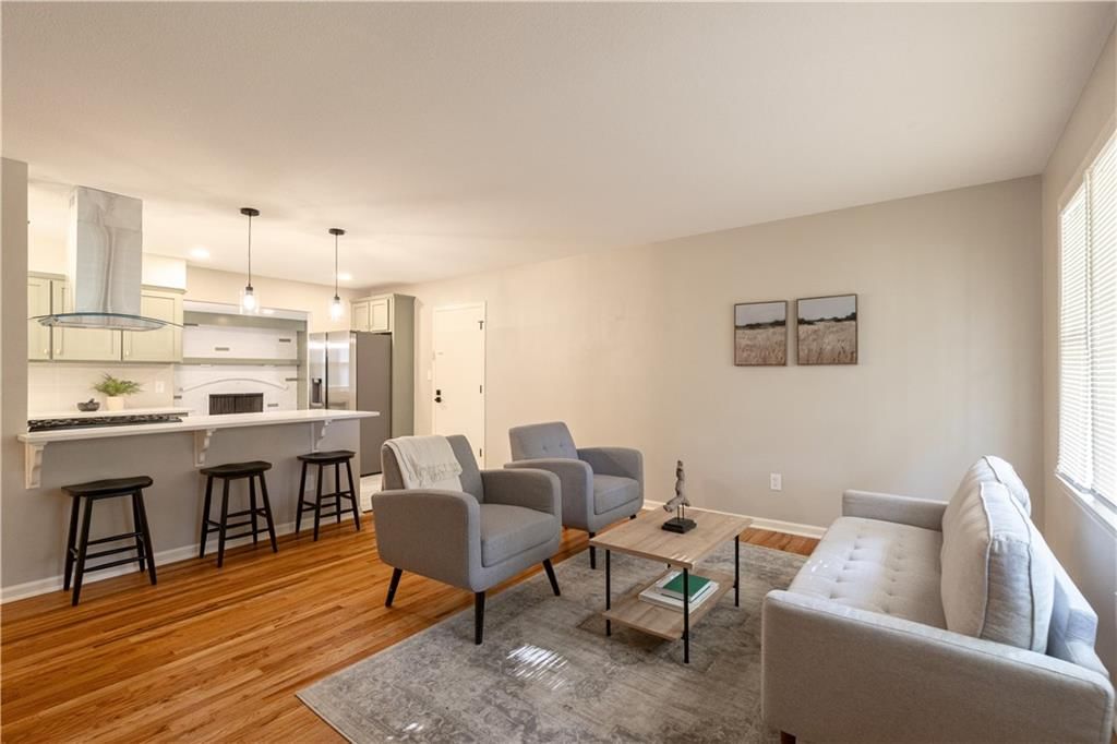 2901 N Spring Street — photo 4