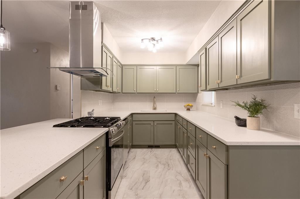 2901 N Spring Street — photo 8