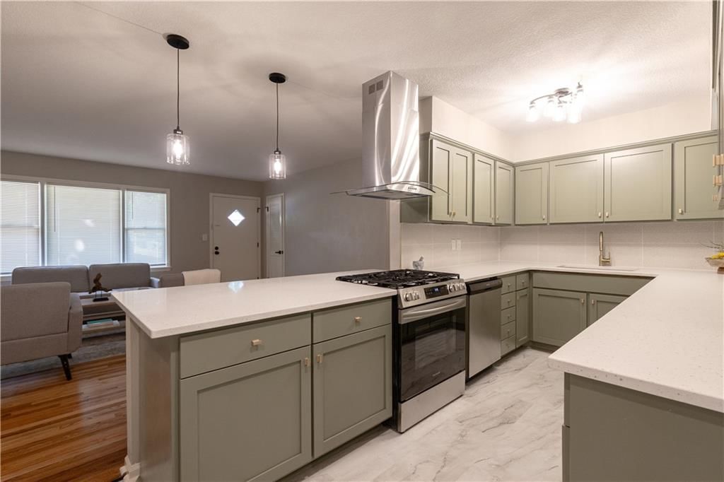 2901 N Spring Street — photo 9