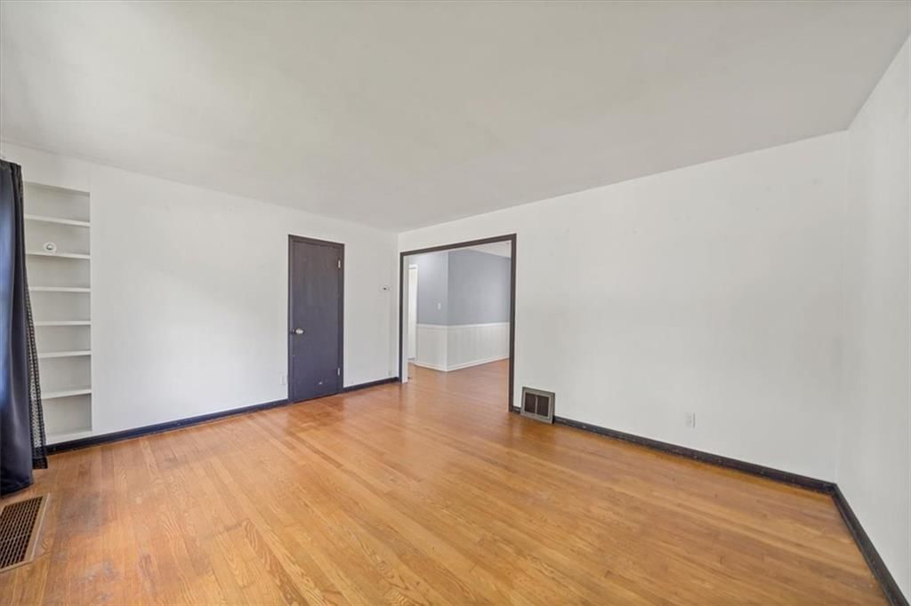2504 NE 60th Street — photo 2