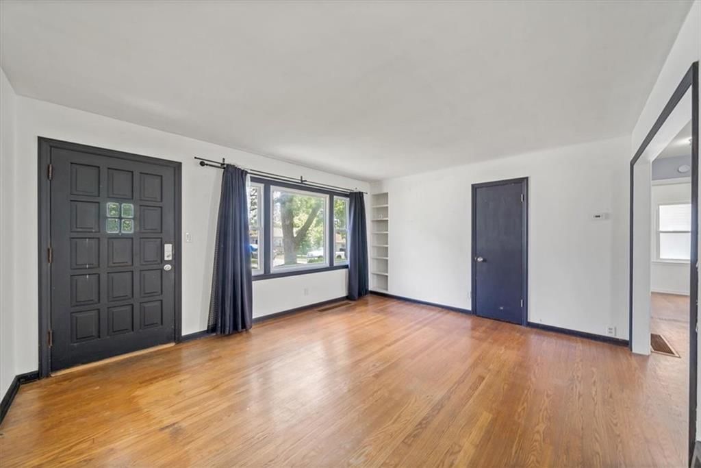 2504 NE 60th Street — photo 3