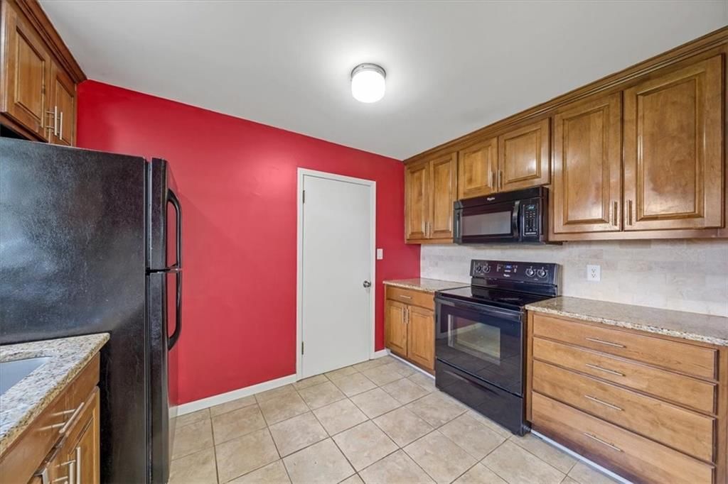 2504 NE 60th Street — photo 8