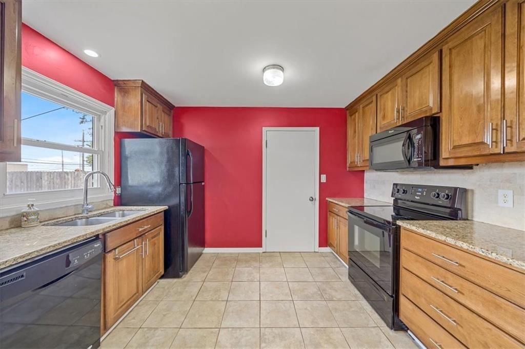 2504 NE 60th Street — photo 9