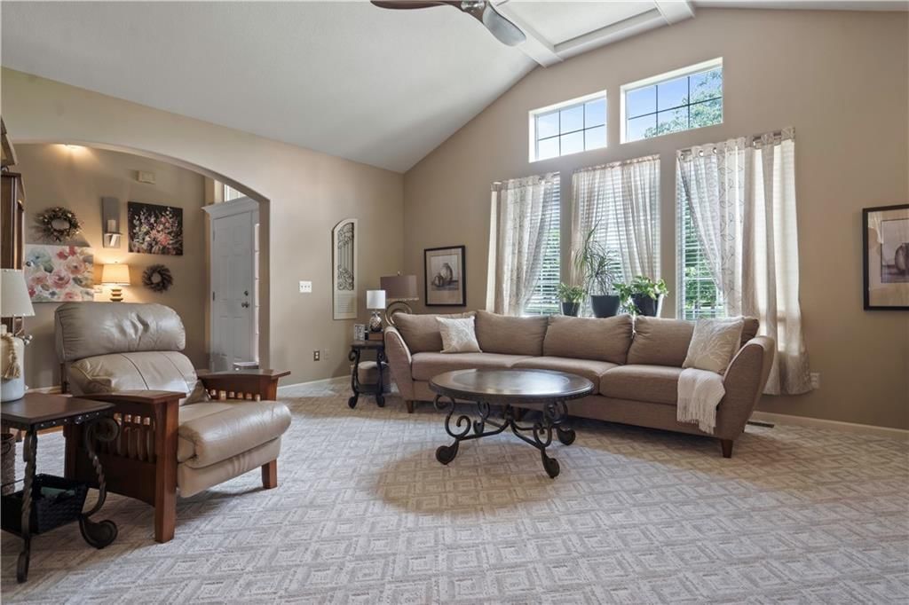 525 S Persimmon Drive — photo 8
