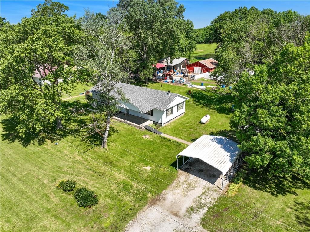 16813 E M Highway — photo 3