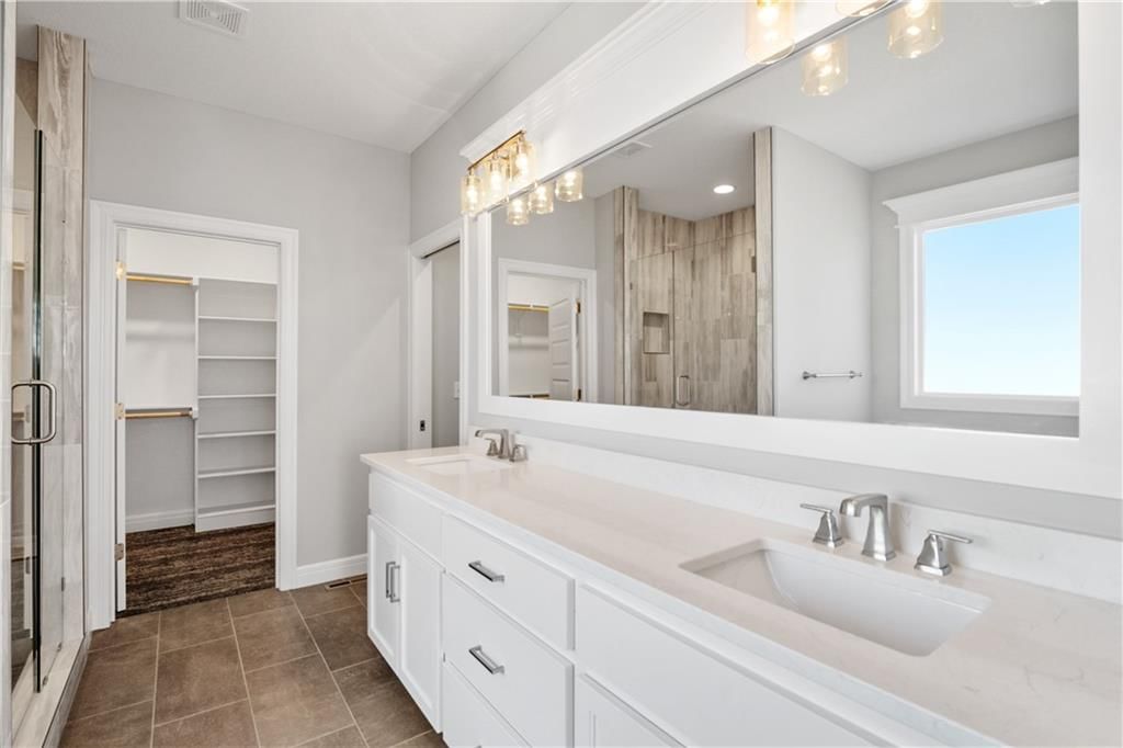 Photo 12 of 36 - 25437 W 149th Terrace, Olathe, KS 66061