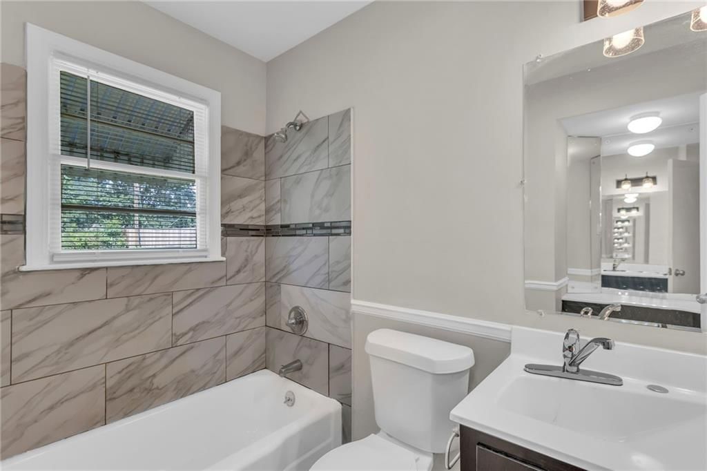 6404 N Wayne Avenue — photo 20