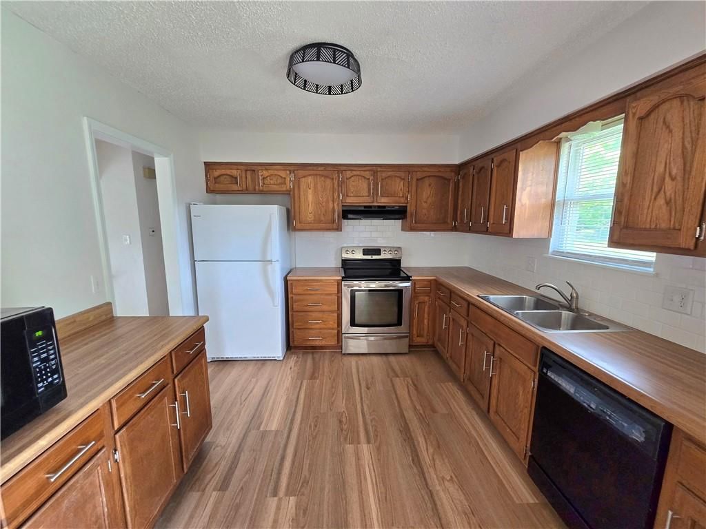 1506 N Holland Court — photo 12