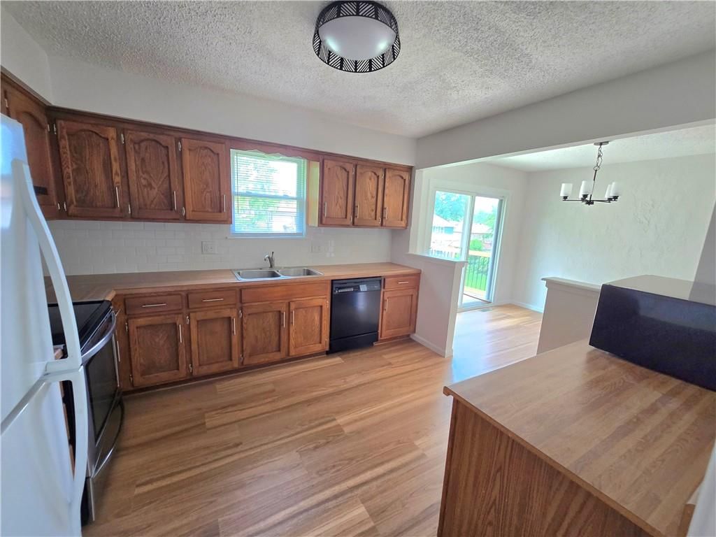 1506 N Holland Court — photo 16