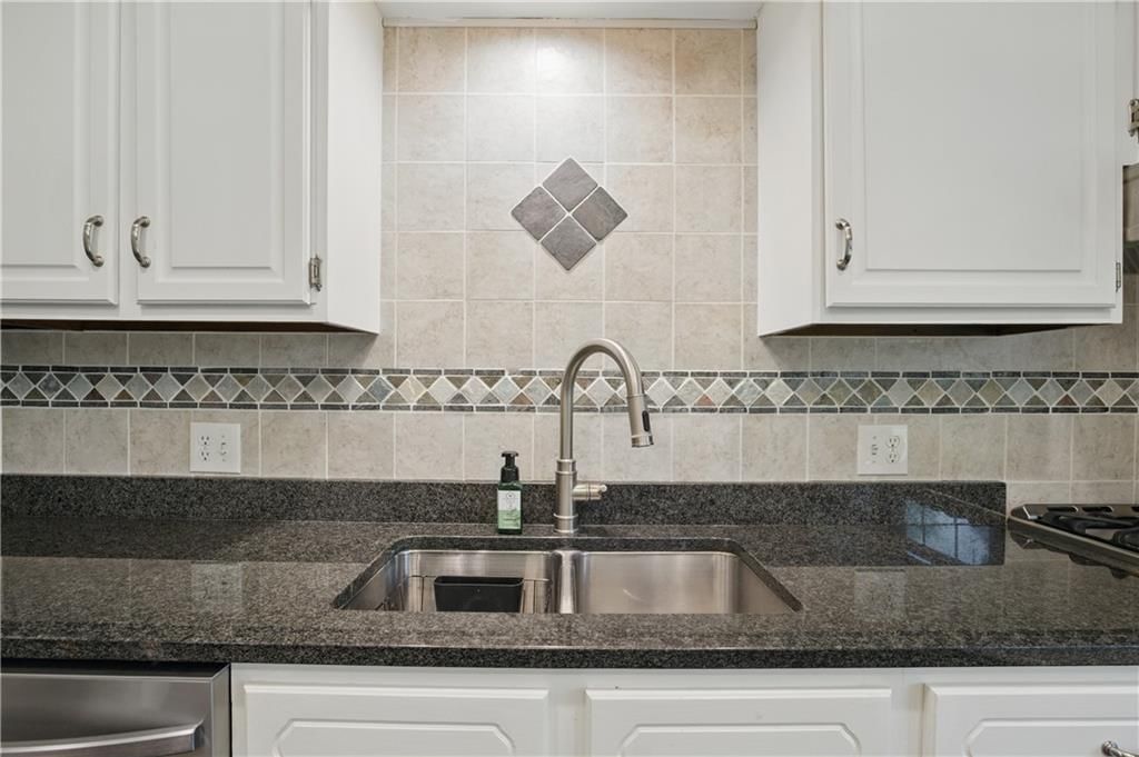 10547 Foster Street — photo 5