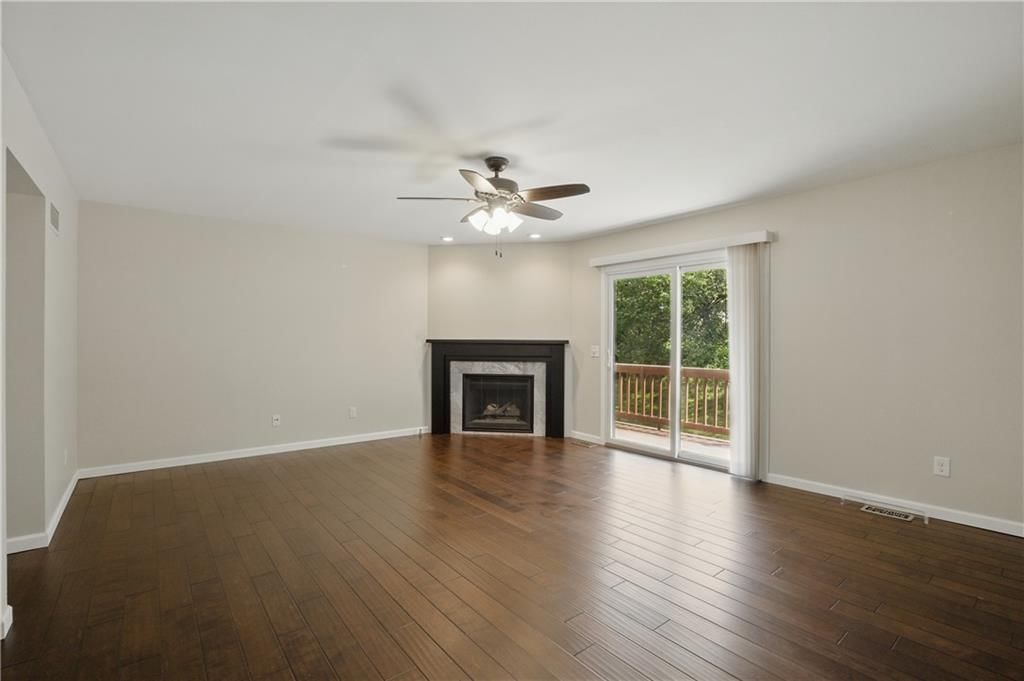10547 Foster Street — photo 8