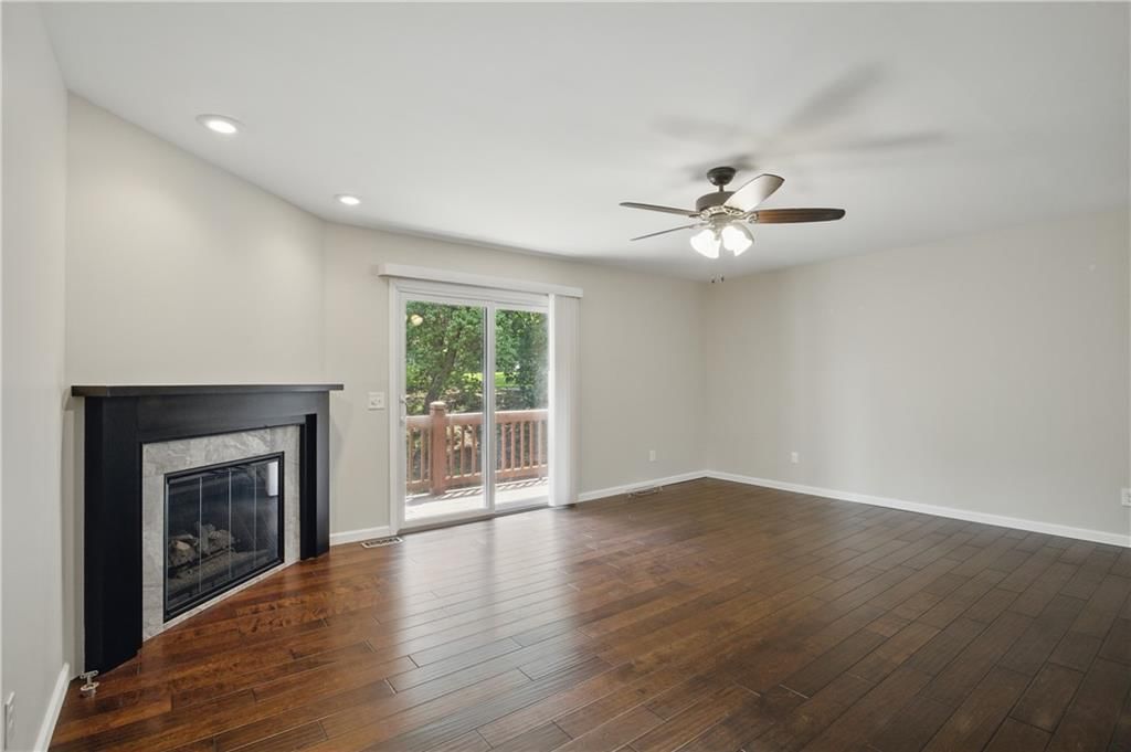 10547 Foster Street — photo 9