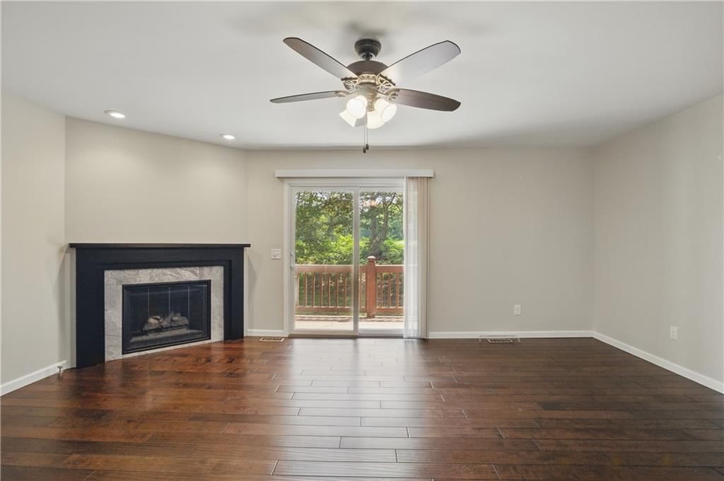 10547 Foster Street — photo 10