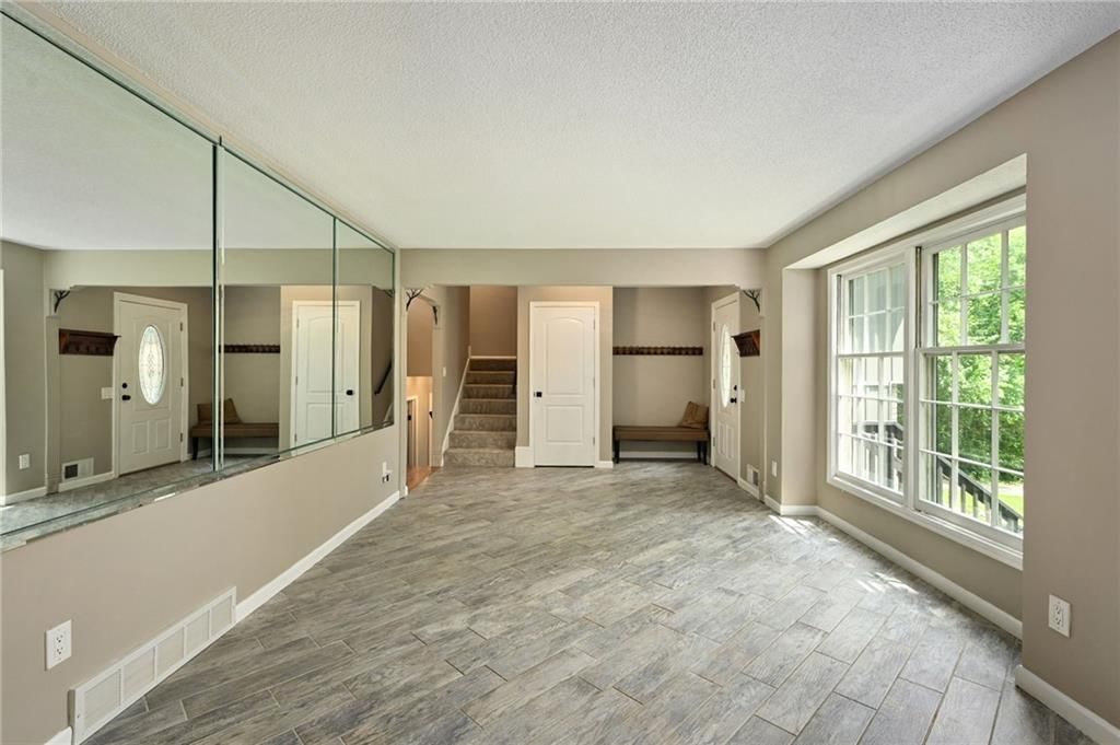 8 Apache Drive — photo 19