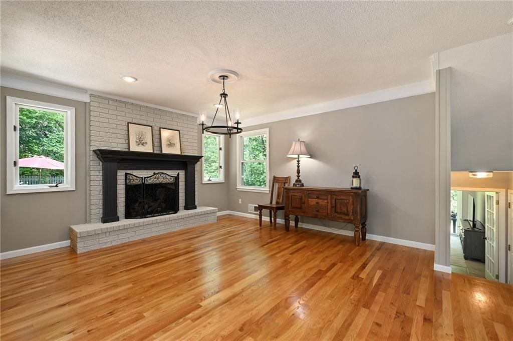 8 Apache Drive — photo 24