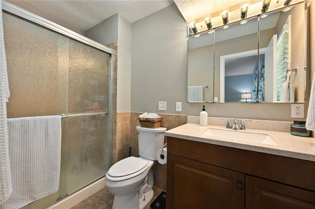 8 Apache Drive — photo 29