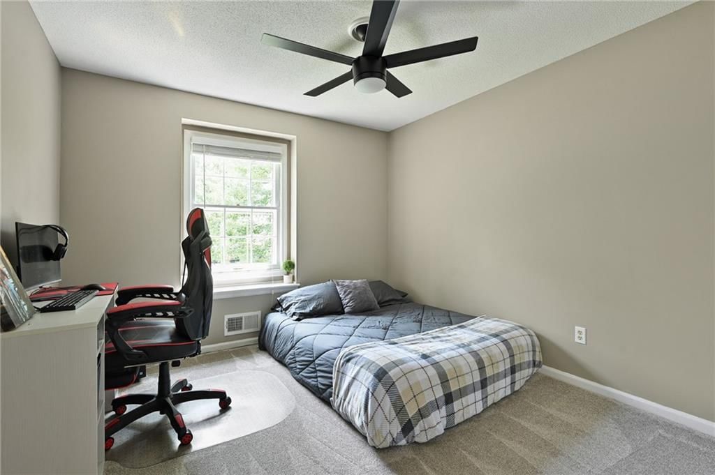 8 Apache Drive — photo 33