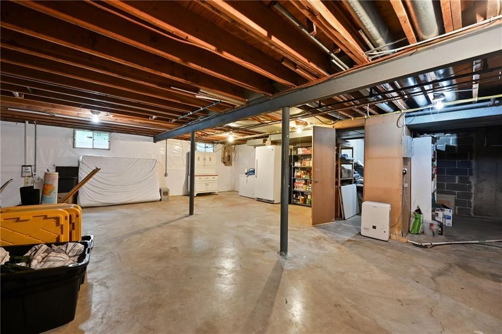 8 Apache Drive — photo 35