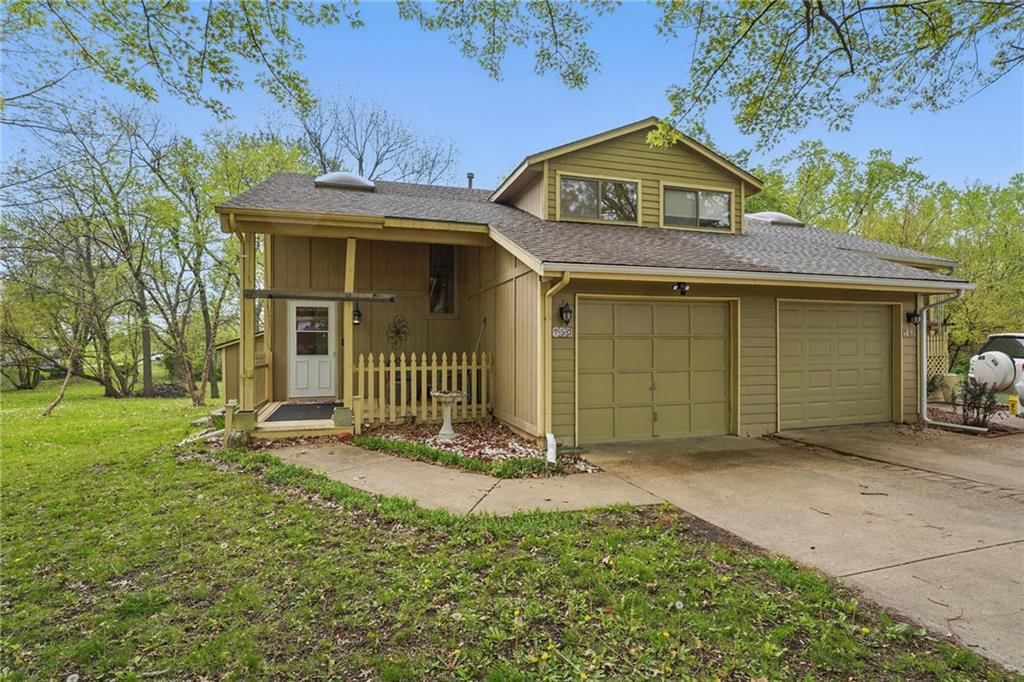 750 SE Claremont Court, Lee's Summit, MO