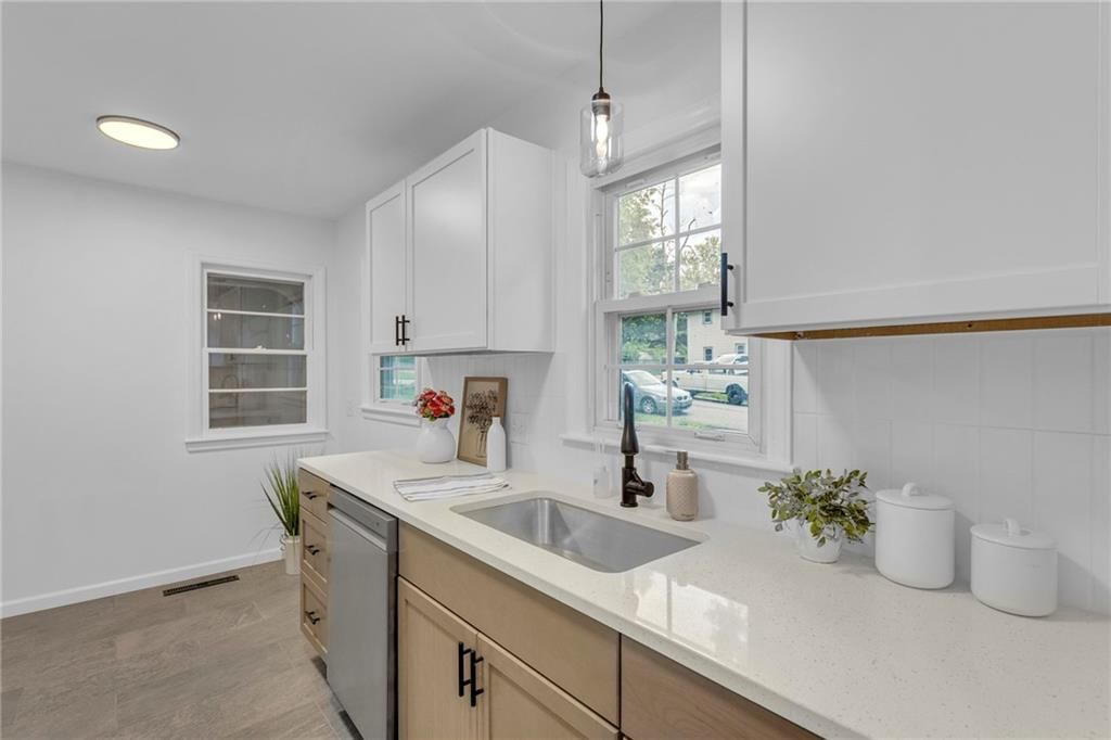 618 W Charles Court — photo 9
