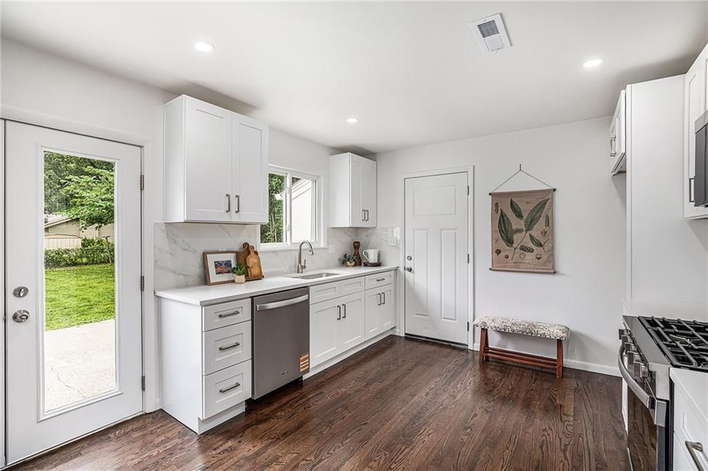 6911 W 72nd Street — photo 13