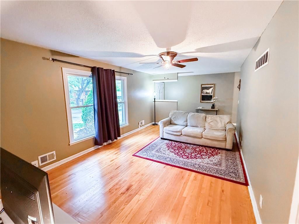 114 NW 3rd Street — photo 4