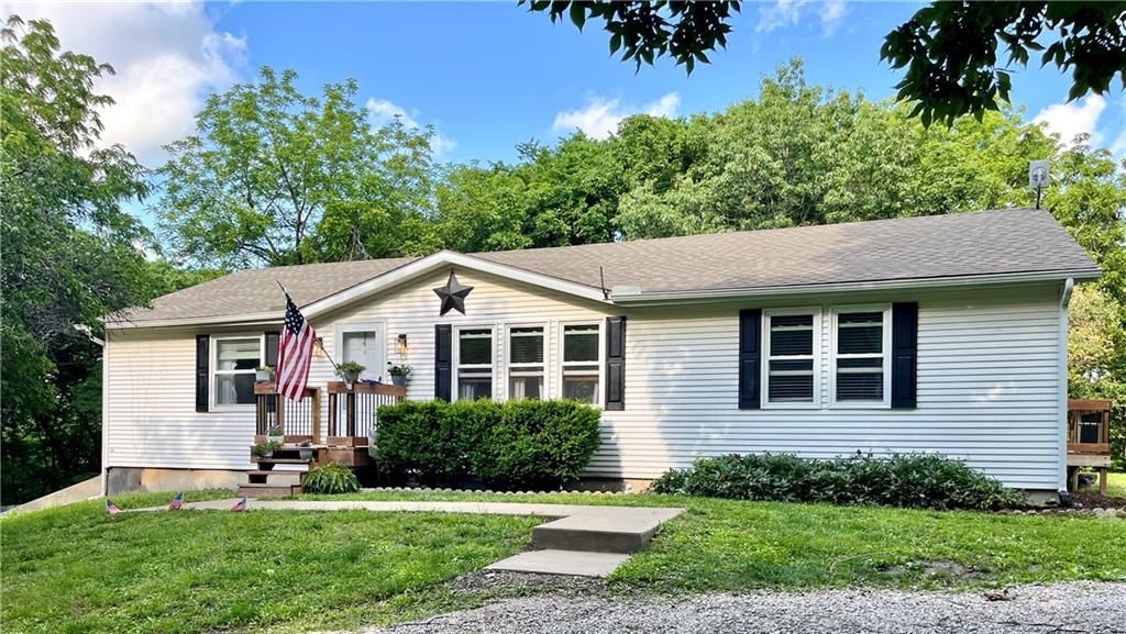 29337 Oxford Road, Louisburg, KS