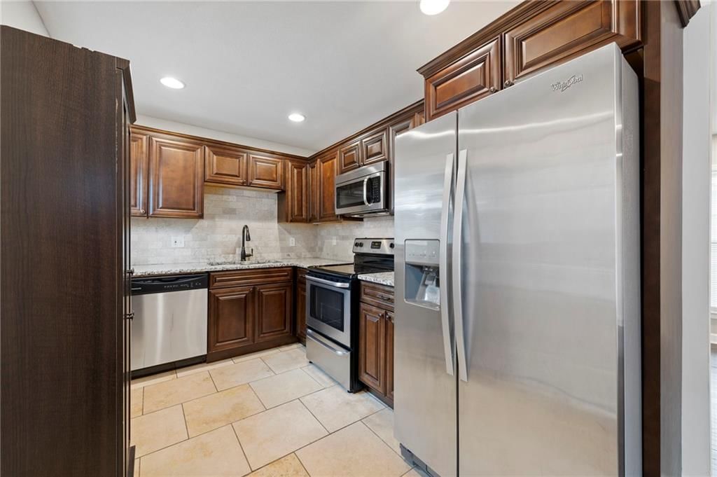 8101 Grand Avenue — photo 9