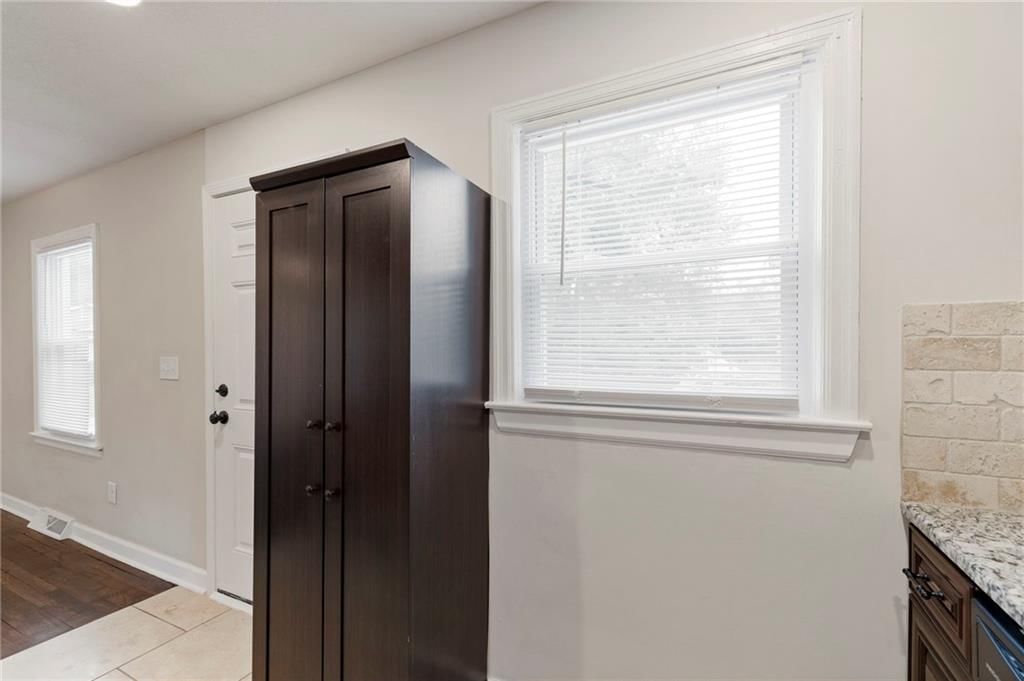 8101 Grand Avenue — photo 10