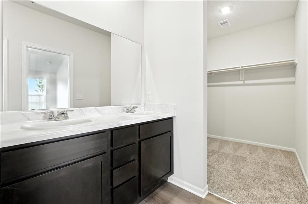 551 W Lanesfield Street — photo 17