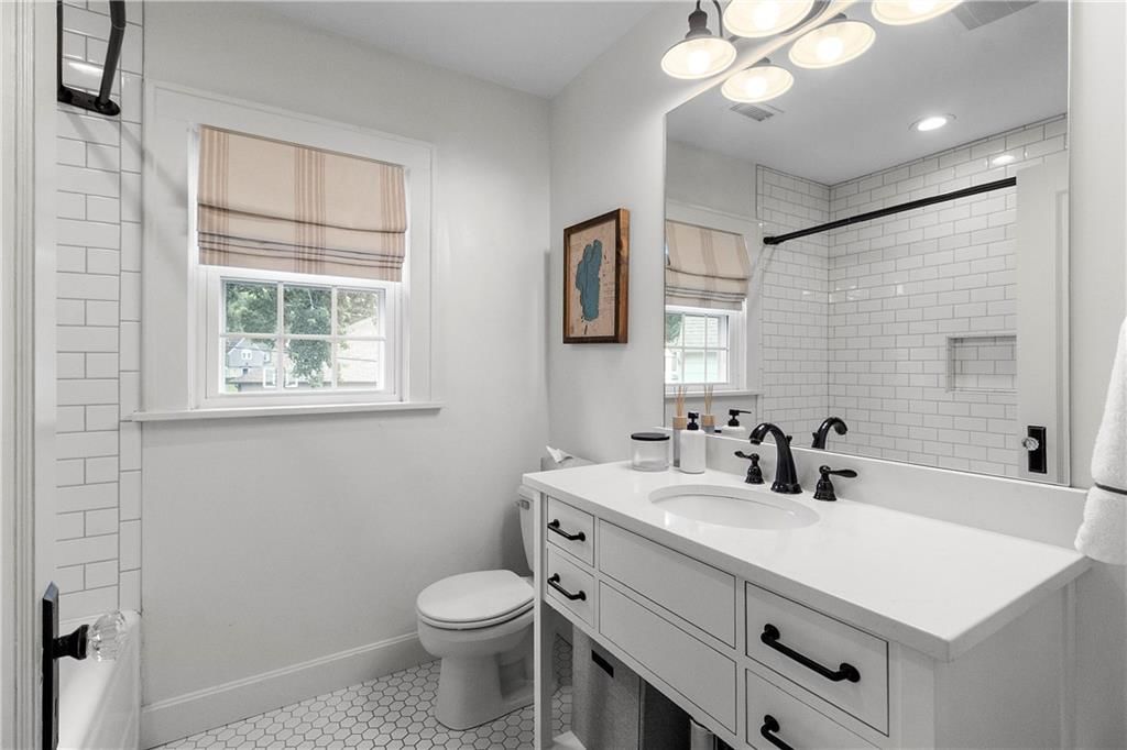 660 Romany Road — photo 27