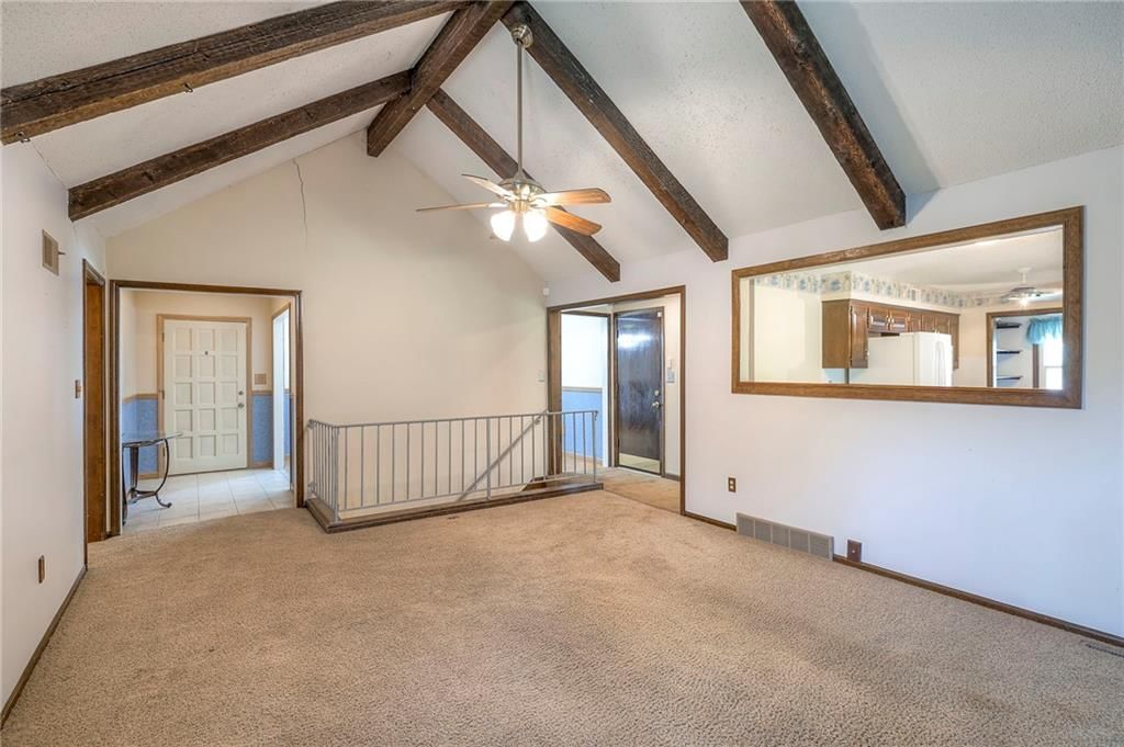 629 S Valley Road — photo 3