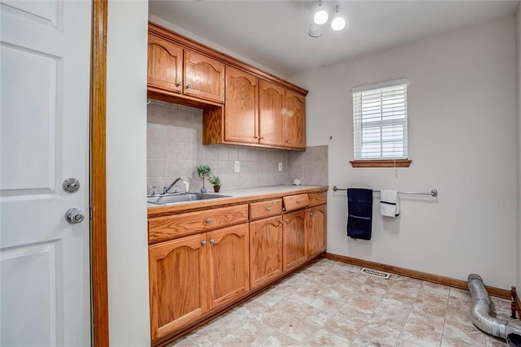 1919 Prairie Grass Drive — photo 12