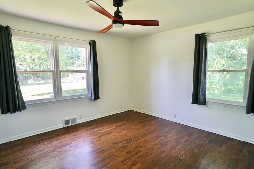 213 E Bates Street — photo 11