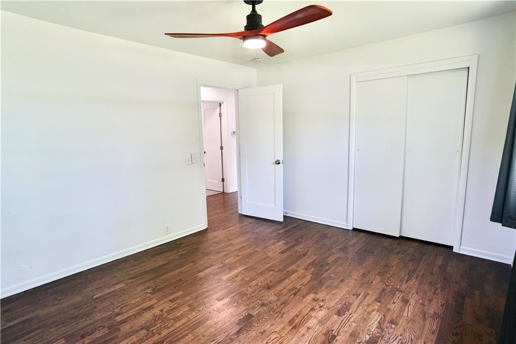213 E Bates Street — photo 12