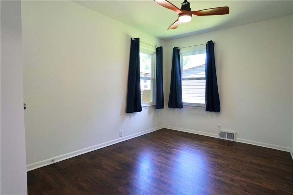 213 E Bates Street — photo 13
