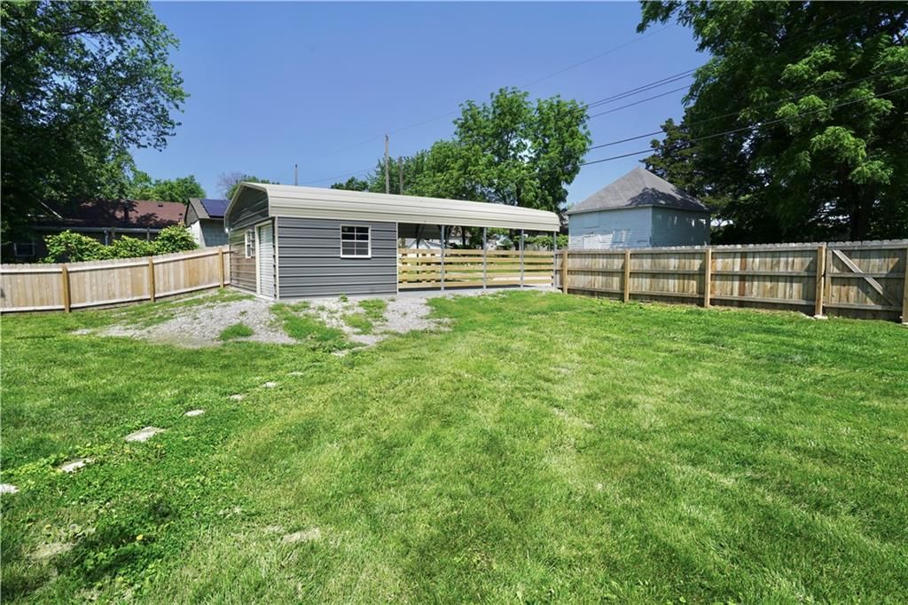 213 E Bates Street — photo 16