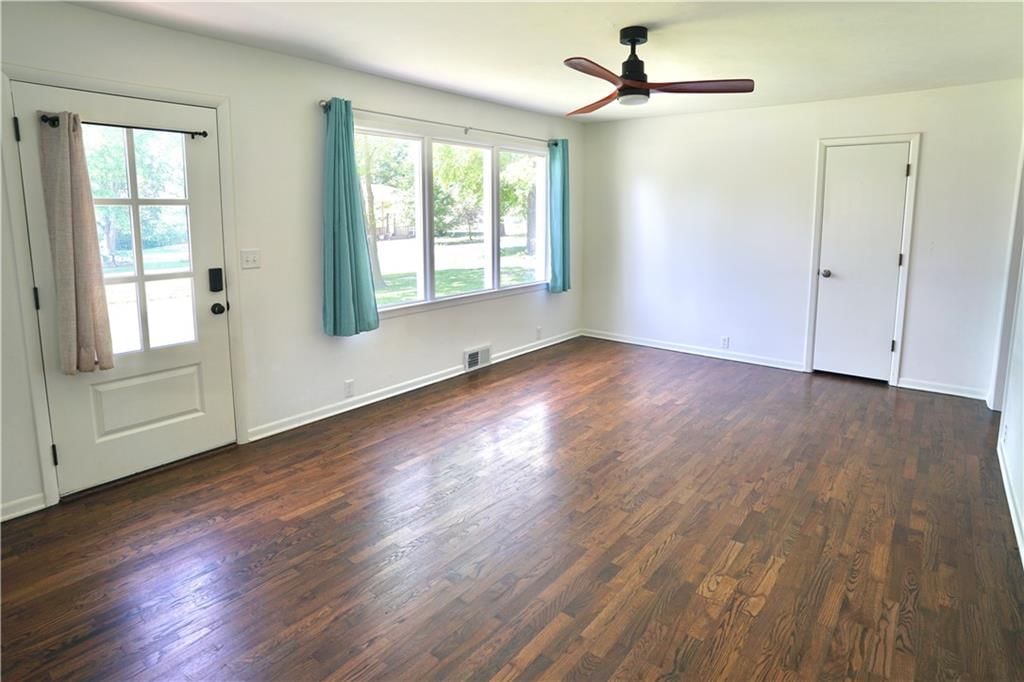 213 E Bates Street — photo 4