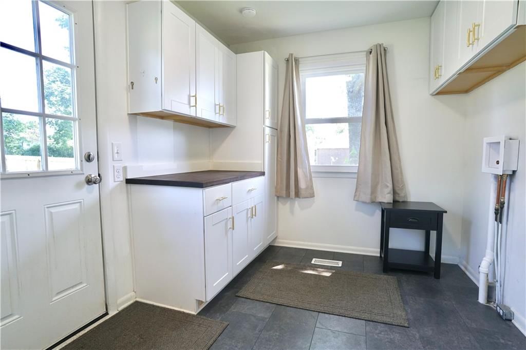 213 E Bates Street — photo 8
