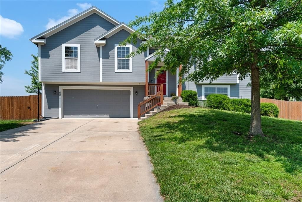 601 W 3rd Terrace, Wellsville, KS