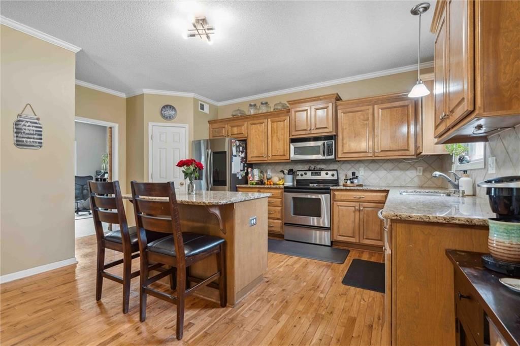 2436 SW Current Lane — photo 4