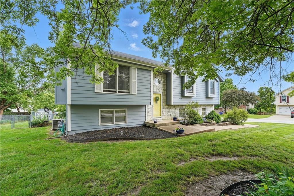 1453 Madison Street — photo 3