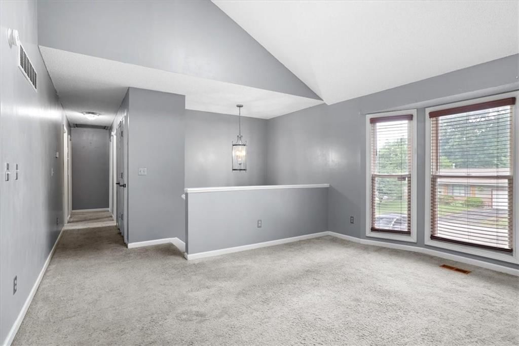 5011 N Elmwood Avenue — photo 9