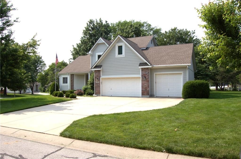 1404 NE Piedmont Drive — photo 2