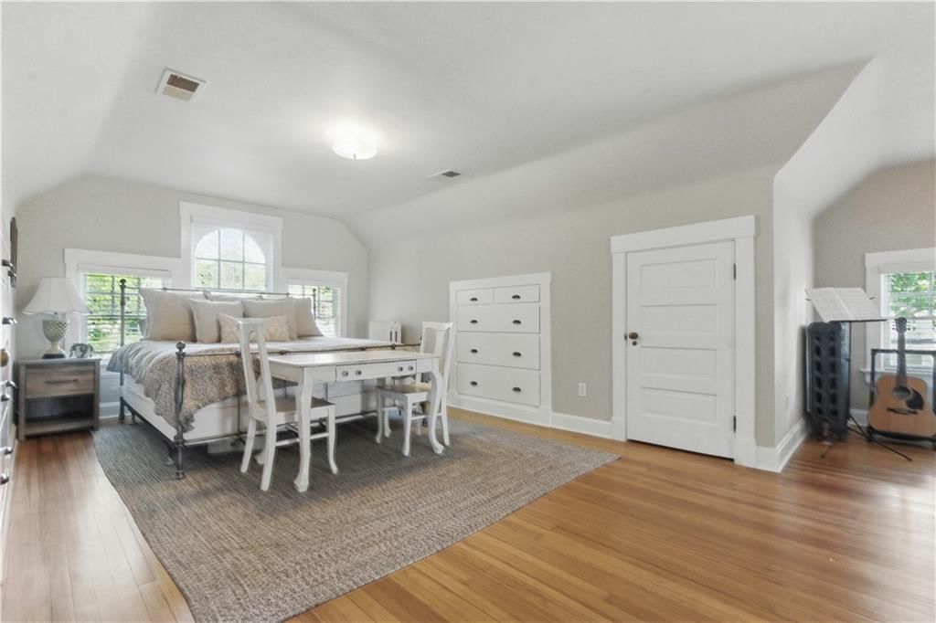 5409 Wyandotte Street — photo 46