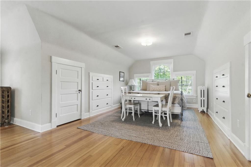 5409 Wyandotte Street — photo 47