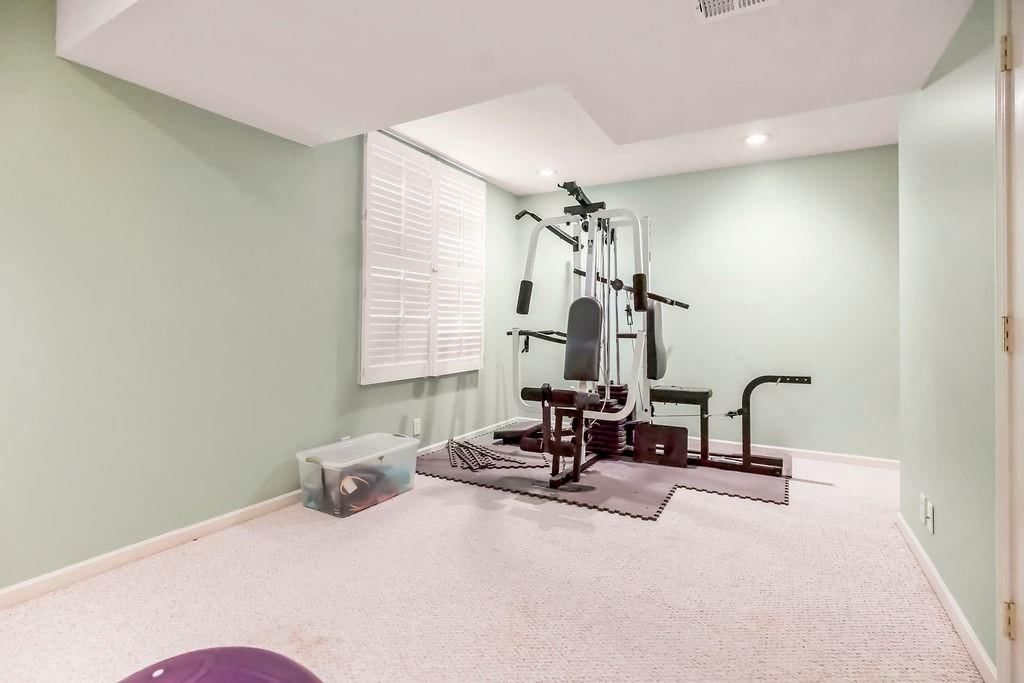 600 N Oak Street — photo 25